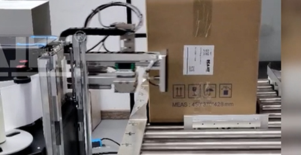 Double-sided printing and labeling of cartons